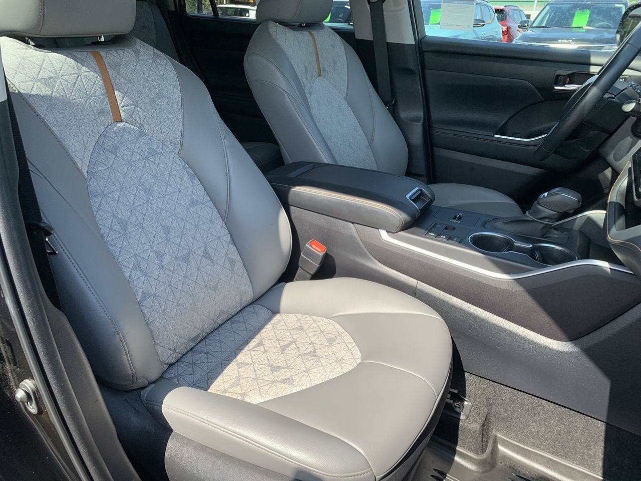 2023 Toyota Highlander Hybrid Bronze Edition