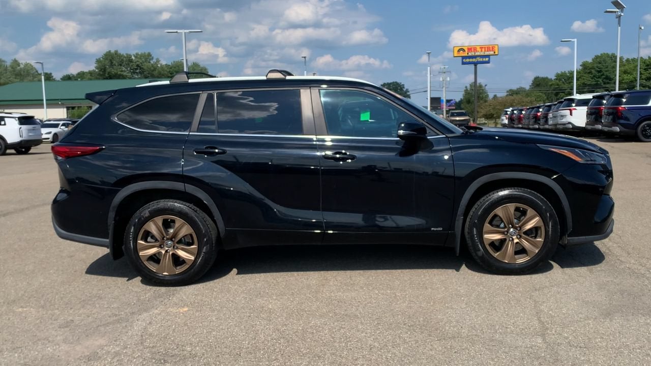 2023 Toyota Highlander Hybrid Bronze Edition