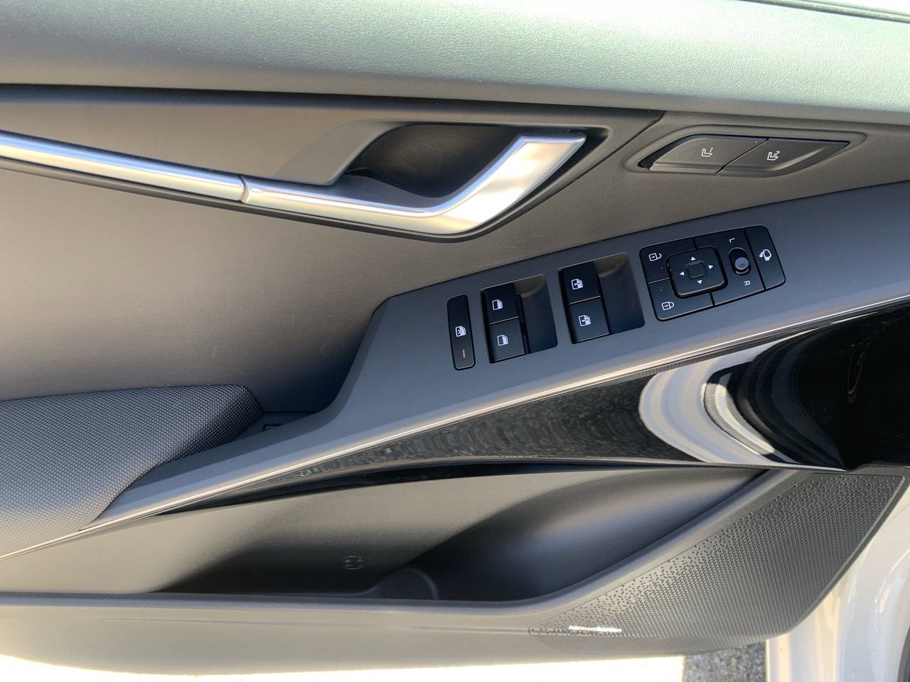 2024 Kia Niro Plug-In Hybrid SX Touring