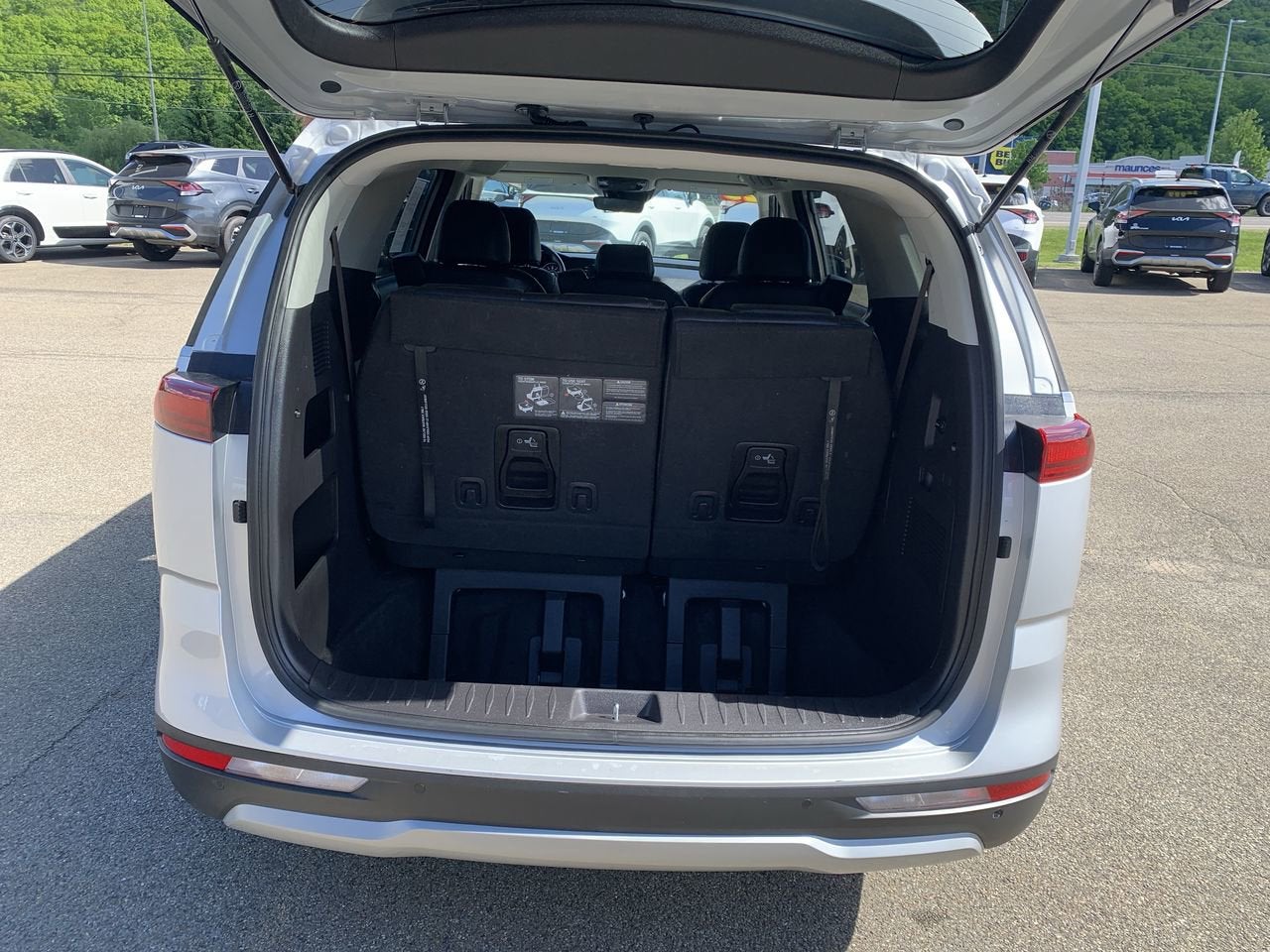 2023 Kia Carnival LX