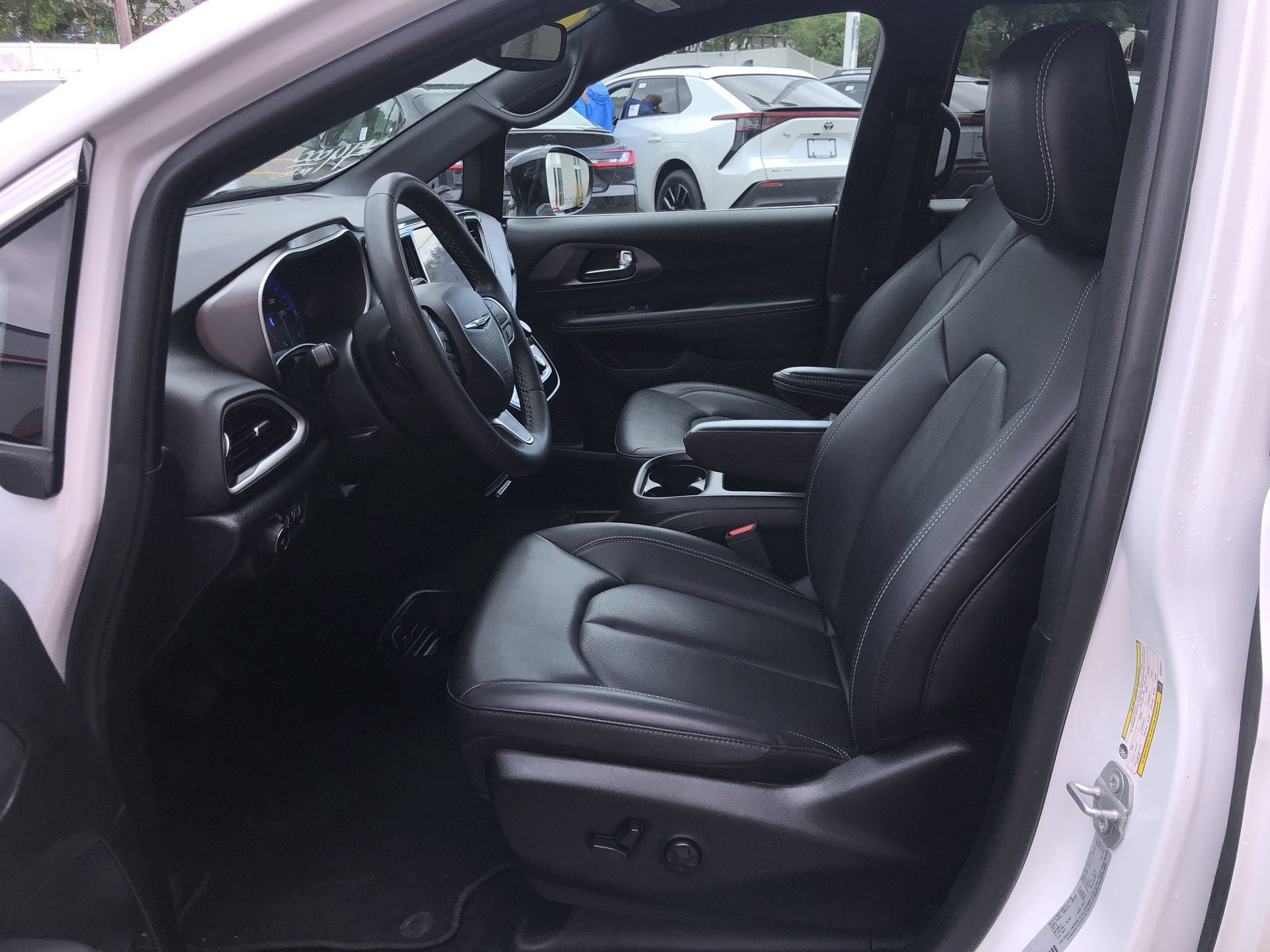 2025 Chrysler Pacifica Select