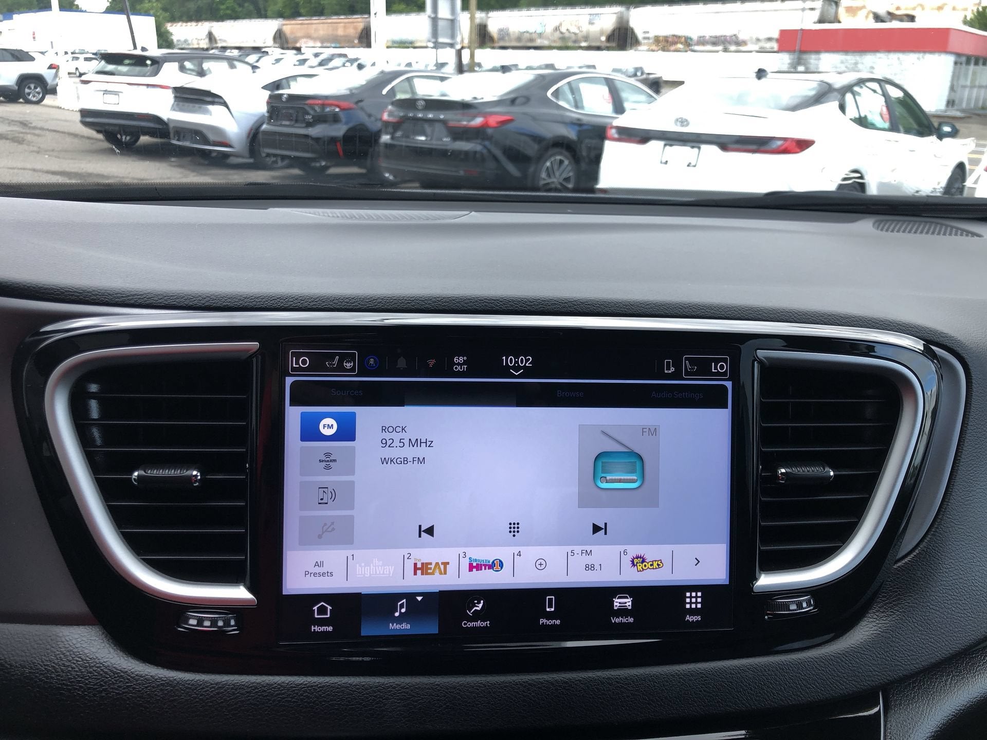 2025 Chrysler Pacifica Select