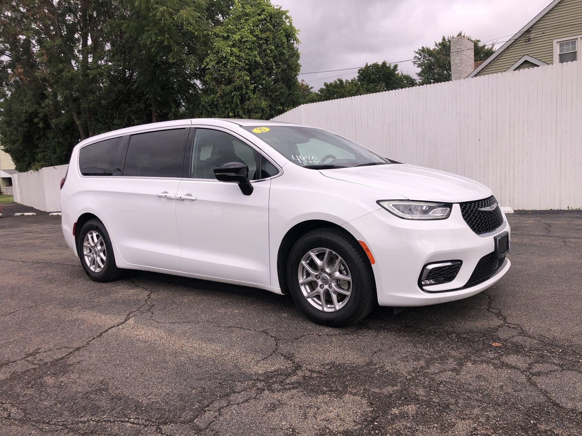 2025 Chrysler Pacifica Select