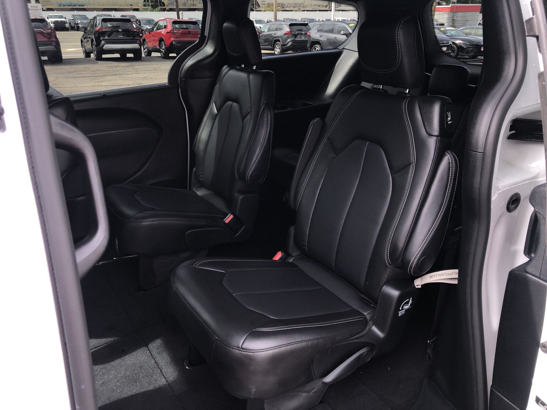 2025 Chrysler Pacifica Select