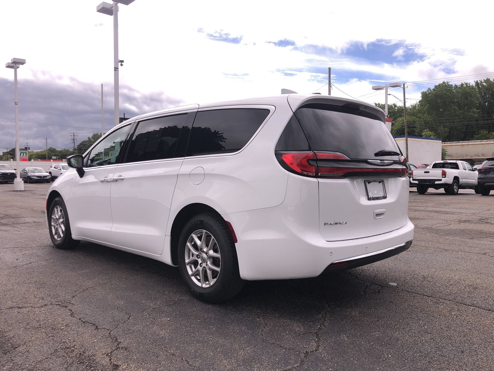 2025 Chrysler Pacifica Select