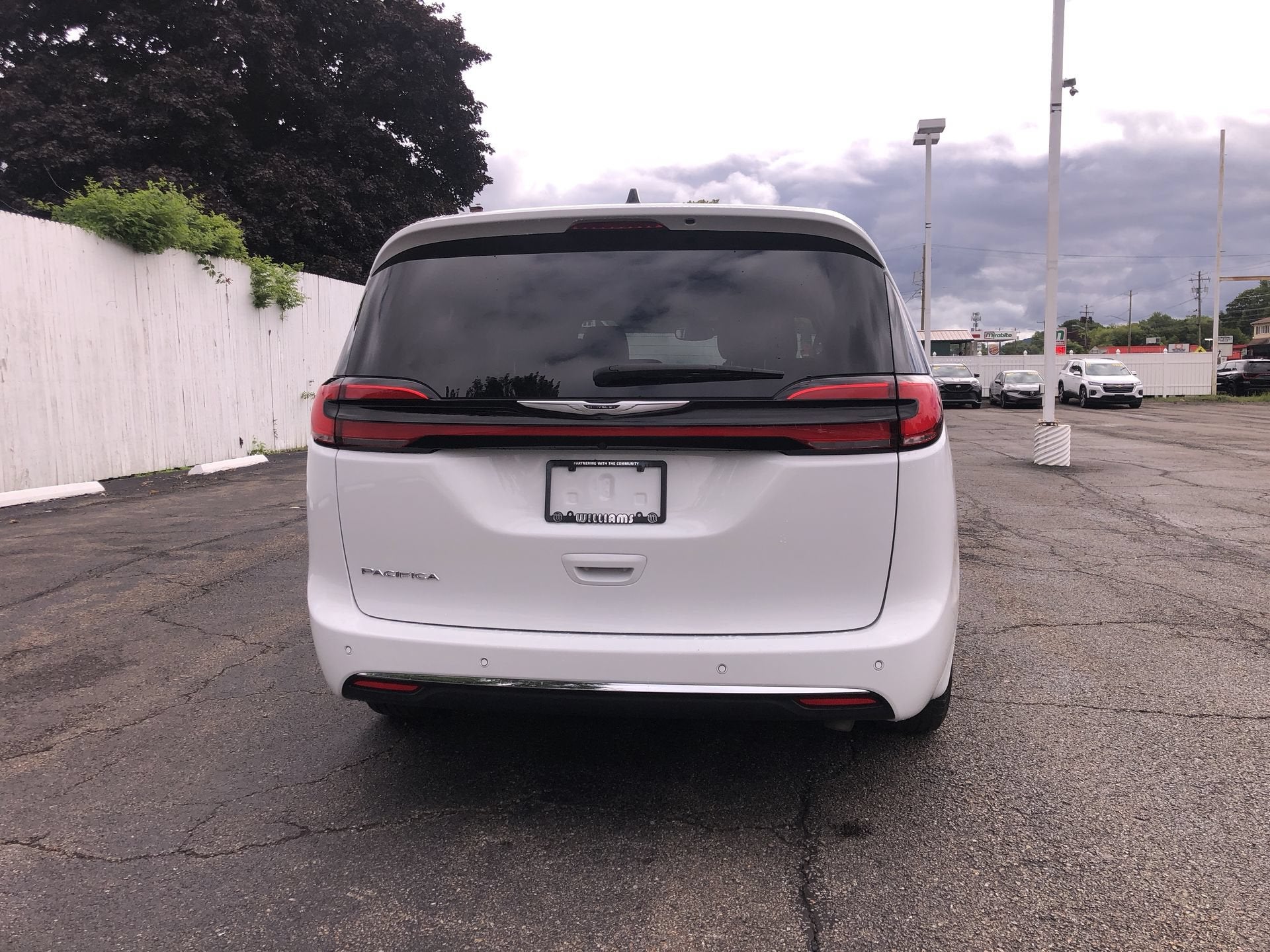 2025 Chrysler Pacifica Select