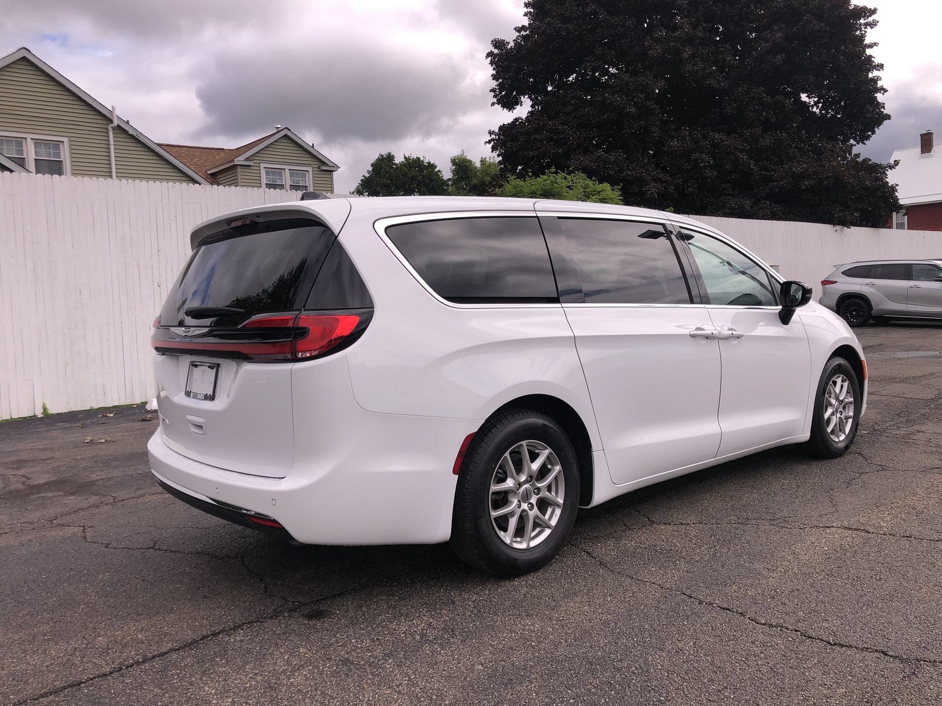 2025 Chrysler Pacifica Select