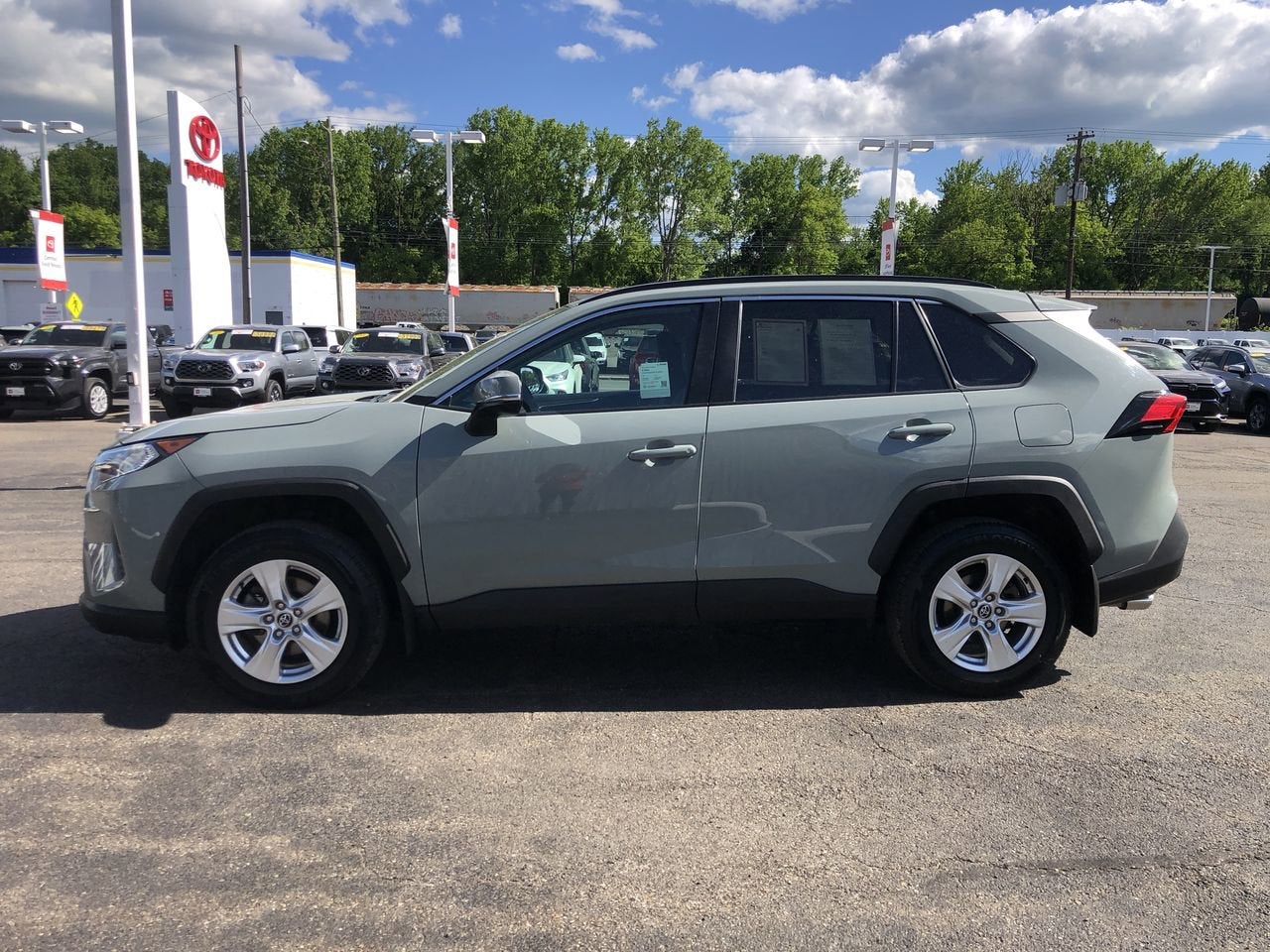 2021 Toyota RAV4 XLE