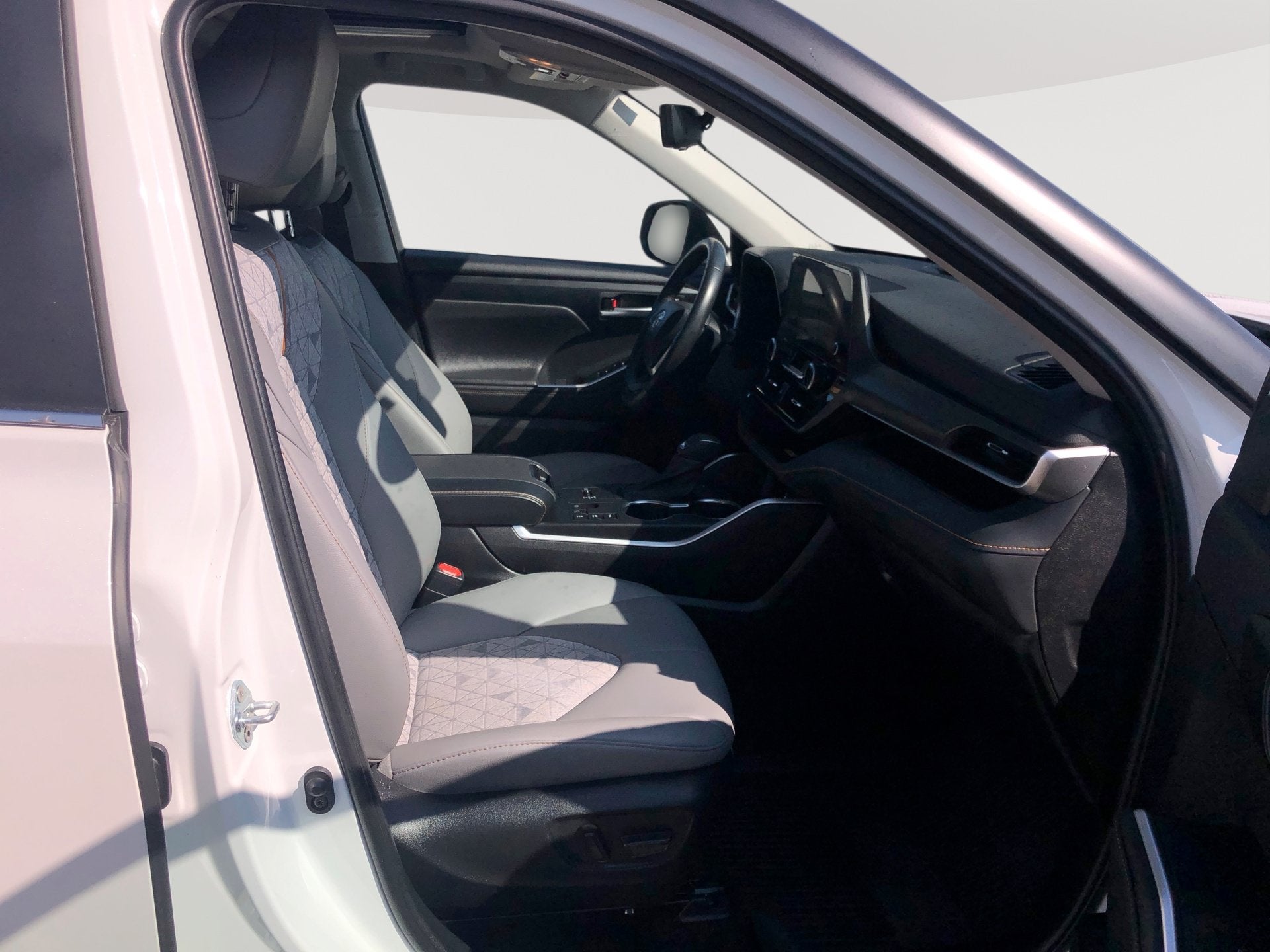 2023 Toyota Highlander Hybrid Bronze Edition