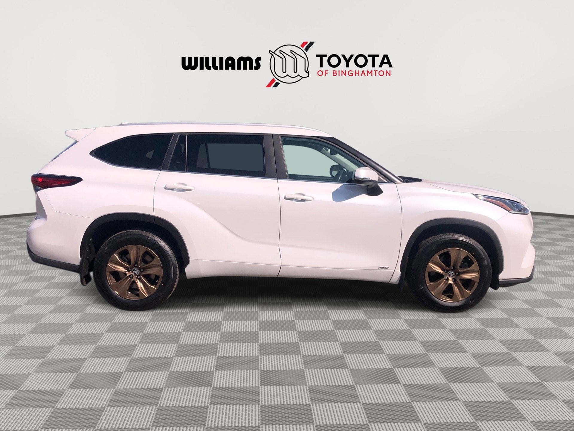2023 Toyota Highlander Hybrid Bronze Edition