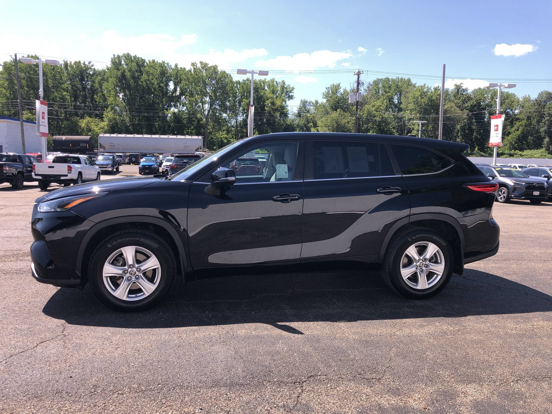2023 Toyota Highlander LE