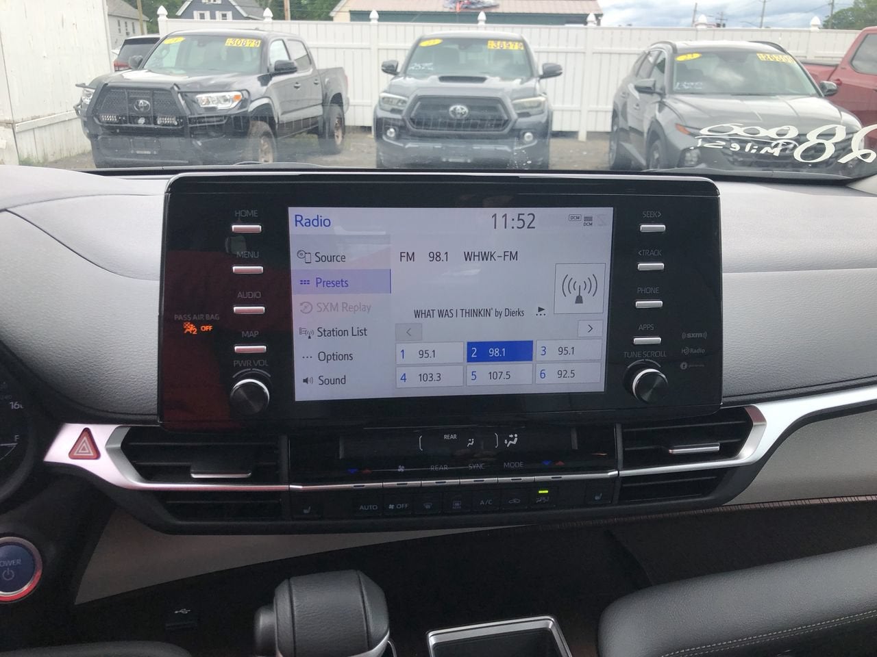 2024 Toyota Sienna XLE