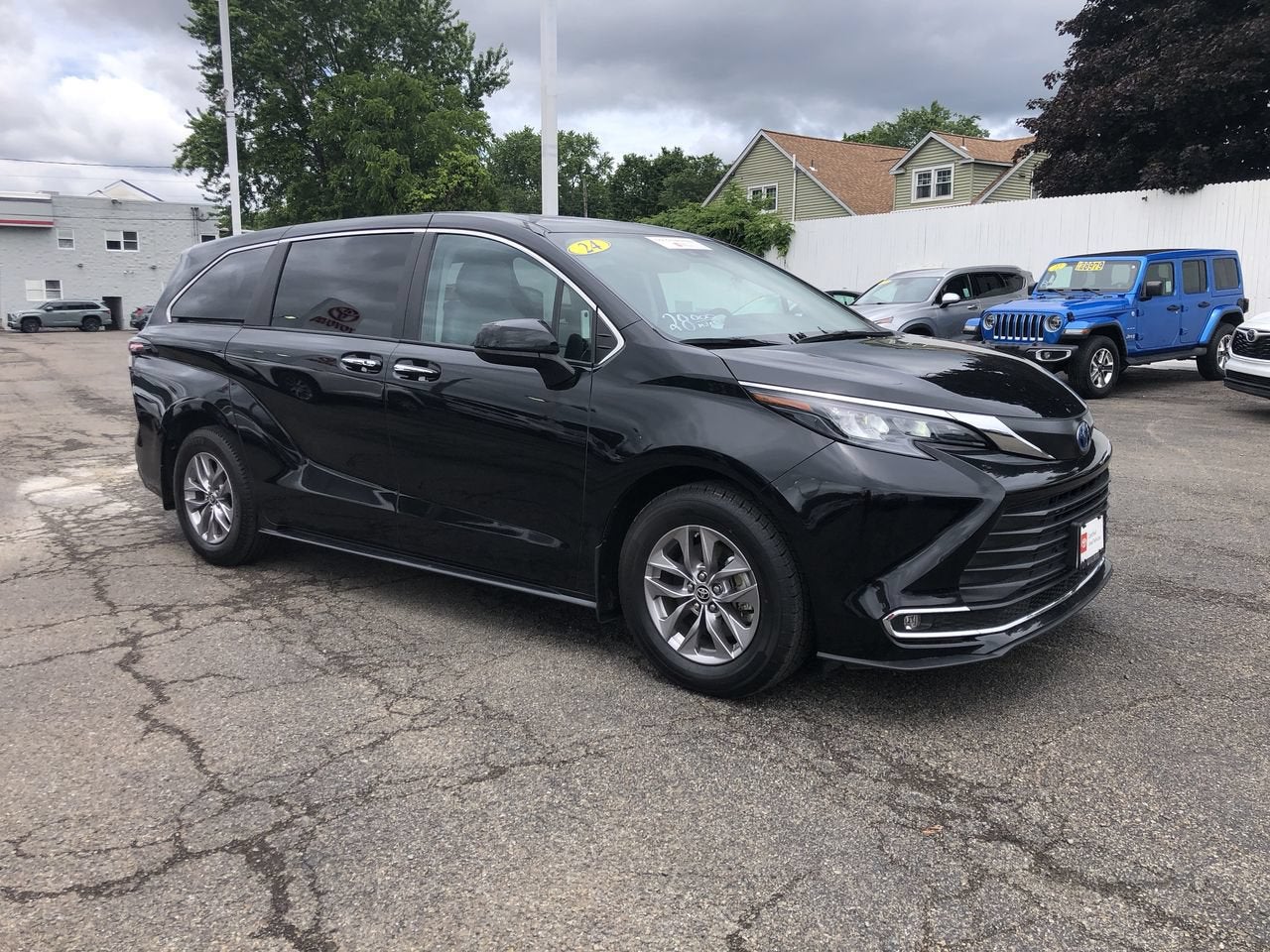 2024 Toyota Sienna XLE